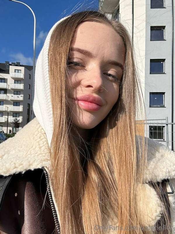 Today's bright sunny day as reflects my positive mood! 😊I ho..