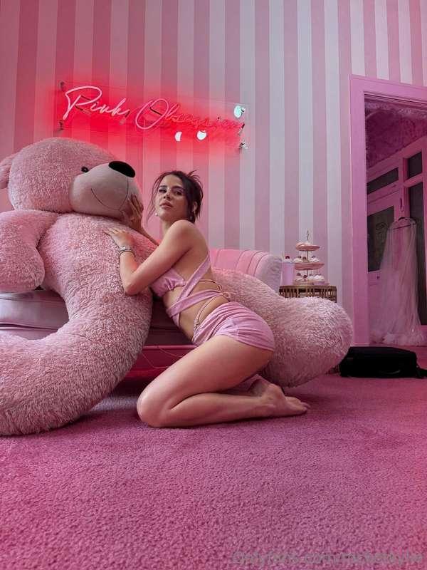 This is how i wanna be all up against you 😏
