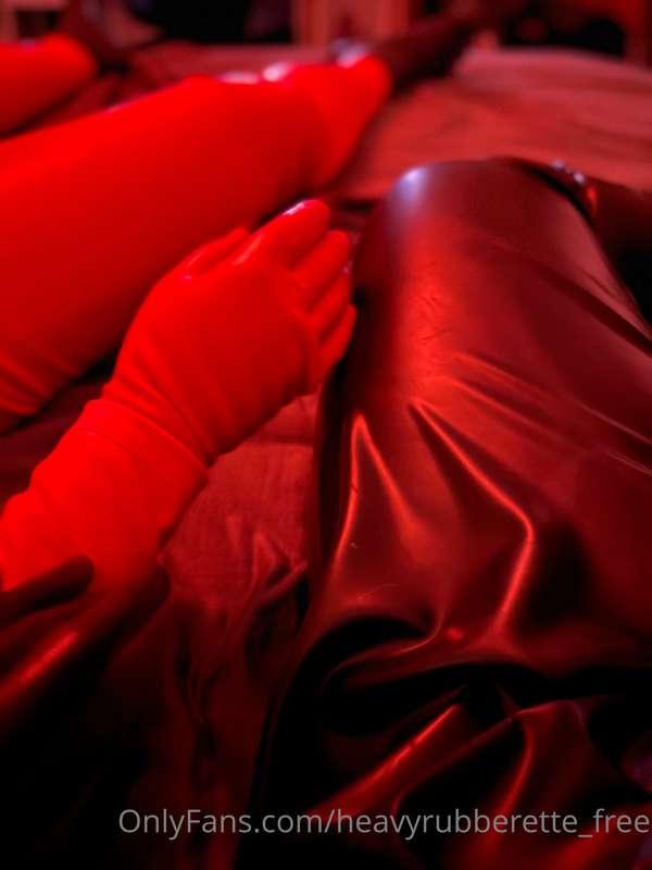 Who else loves a good footjob? There’s more where that came ..