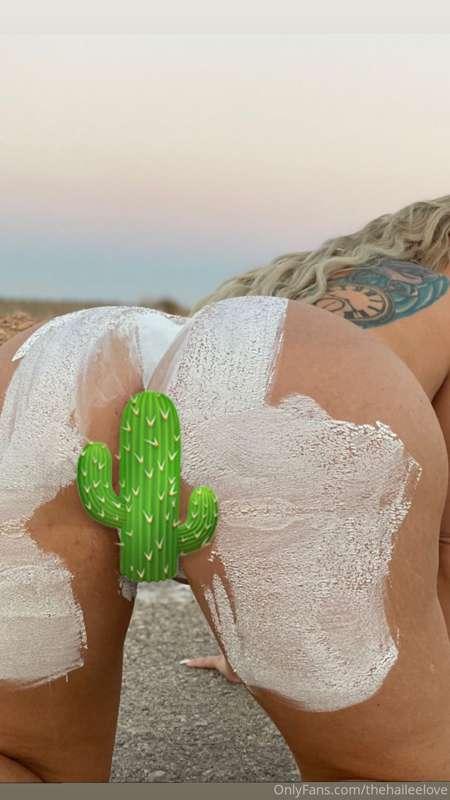 Watch me Shake my ass ... naked ... covered in paint 🎨... in..