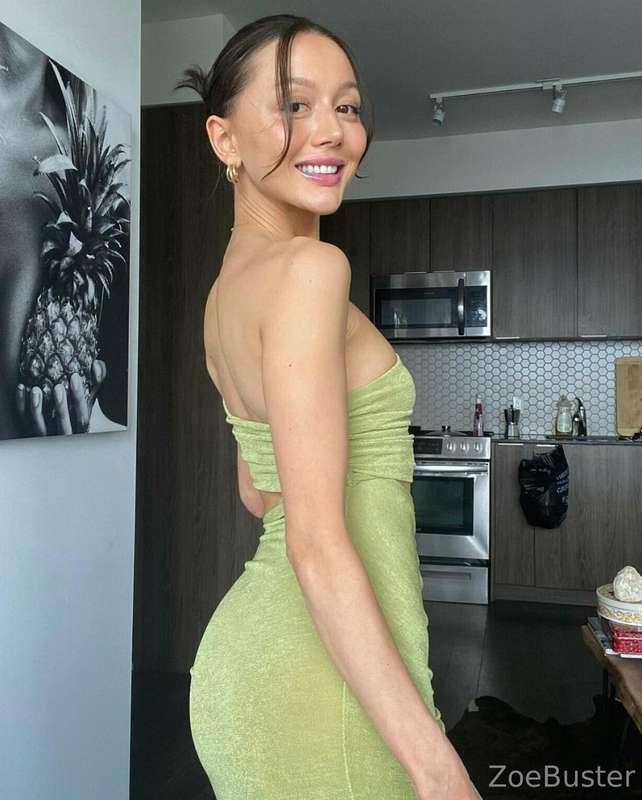 You coming? 😉 HMU in the DMs 💋