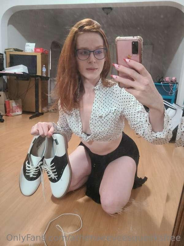 Do you like my outfit? Or would you rather see it on the flo..