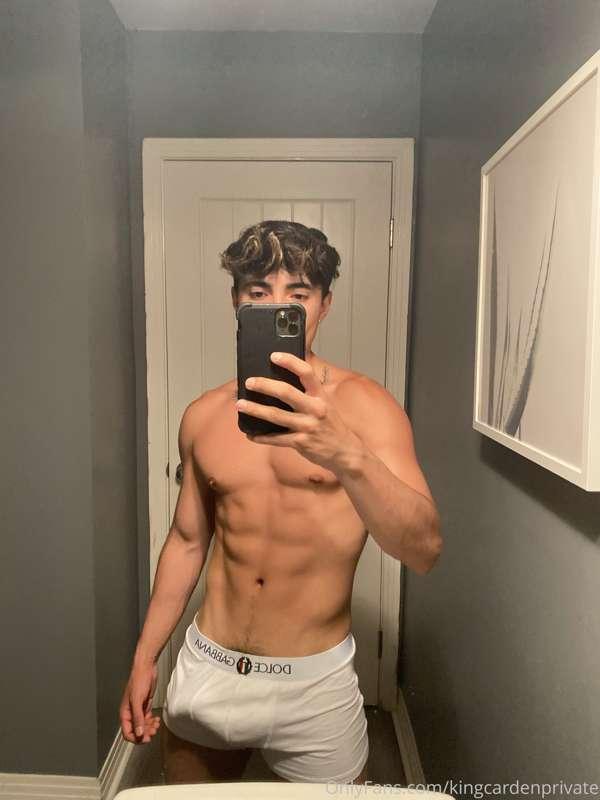 Like for a present in your DM’s 😈