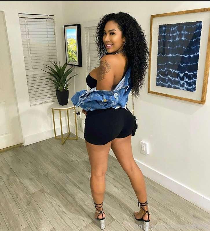 Date night, watch me suck someone son up 😂😜