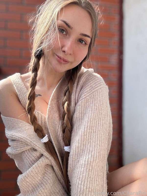 Do you feel a comfy warm VIBE on my page?! :3 
I want your place of calm and relax to be here - next to me 🧸🤎

Btw, if you wanna just make me smile - tip $1 at any moment to make it work ☺️👉🏻👈🏻

☀️ #19 #bigtits #boobies #petite #littlegirl #teenager #daddysgirl #greeneyes #fyp #sweater ☀️
