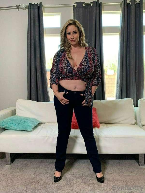 You only get happiness when you feel sexy. 😘