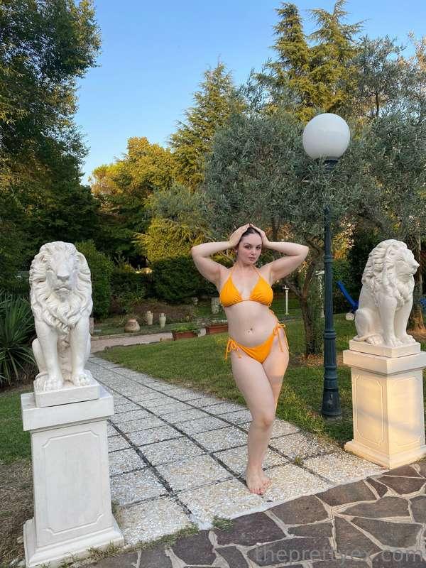 Chi mi farà una mancia invierò una mia foto nuda 😋😻
Non vedo..
