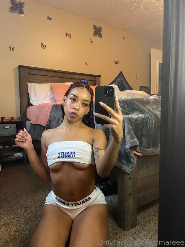 front or back??
tip $3 to get this pictures with no clothes ..