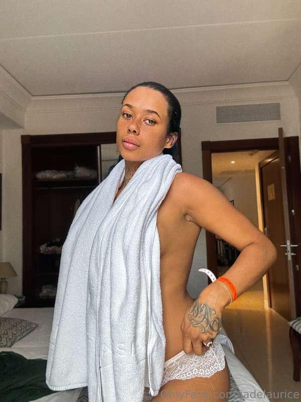 Take this towel off for me please 😇 🧖🏾‍♀️