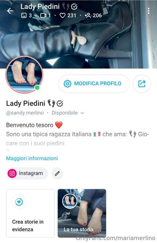 Mia sorella ti aspetta in chat 😏 Se ami i piedi scrivile ora..