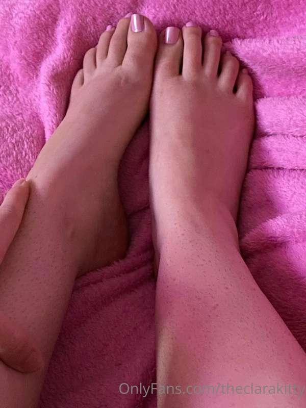 Pink toenails again 😋