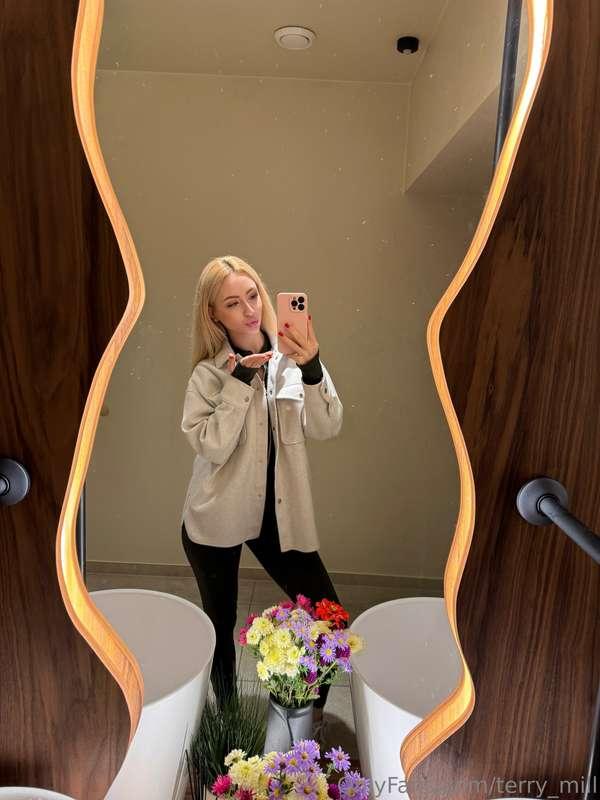 Sending a little love your way! 💋✨When was the last time you..