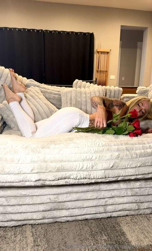 Let me move those flowers💋