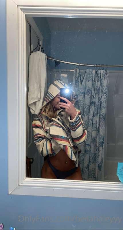 bellahaleyyy main image