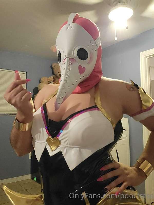 This outfit is from Ahri from league of legends!! Ofc it loo..