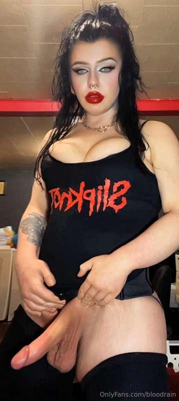So hard and throbbing 😈🖤 I was sooo horny. I needed drained ..