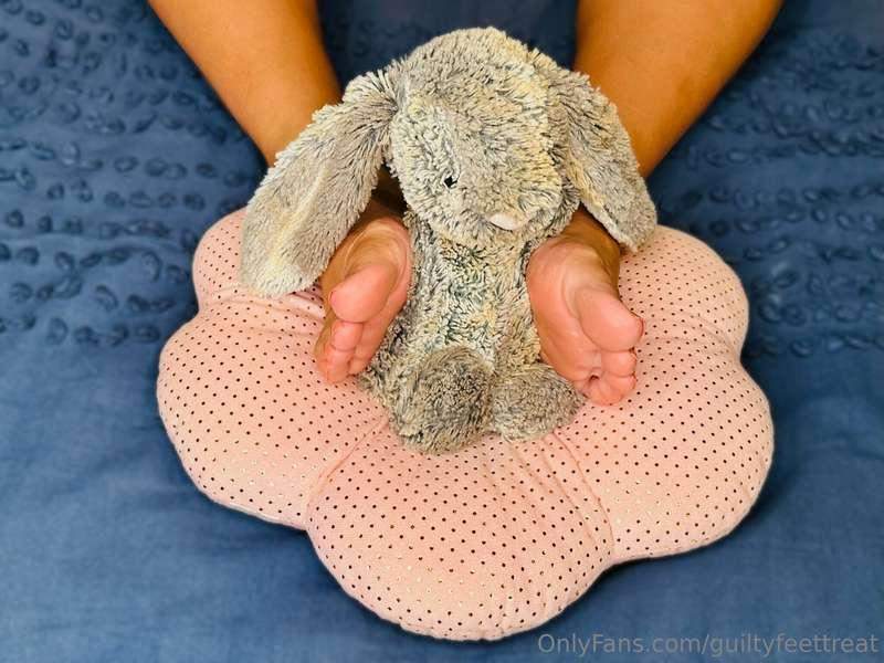 Happy Easter Fam!! 🐰🍫🥚  Looks like the Easter Bunny has a bi..