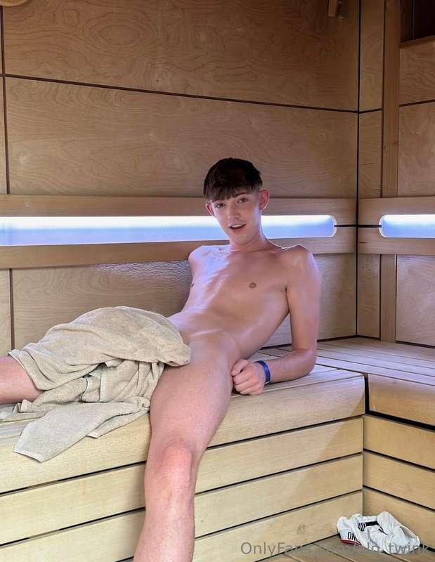 Saunas make me so horny and put me to sleep!🥵😴  Would you co..
