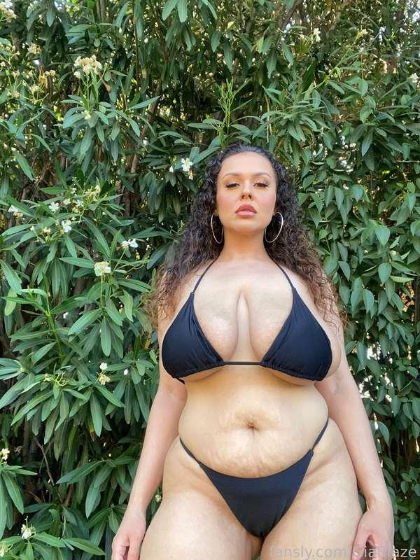 Keeping you on your toes 😘

#cakes #curvy #thick #bbw #brunette #bigass #bigtits #bigboobs #milf #goldengoddess #Latina