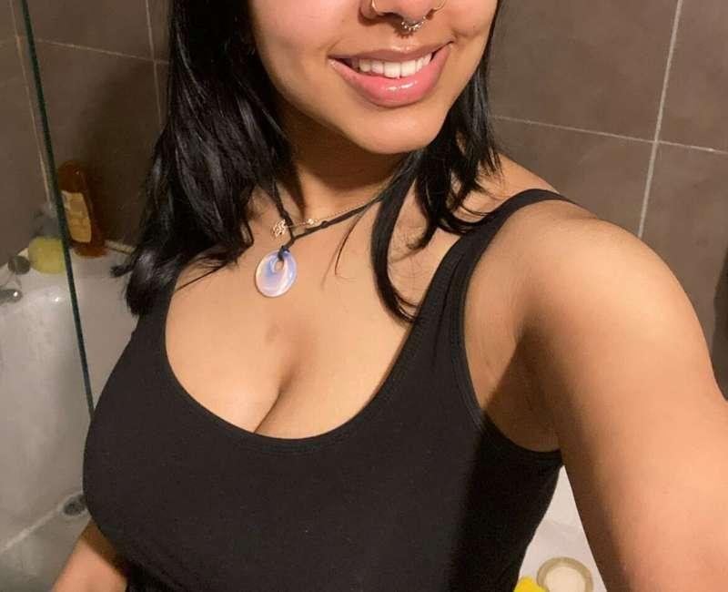 What pic are you jerking off and cumming too? 💋