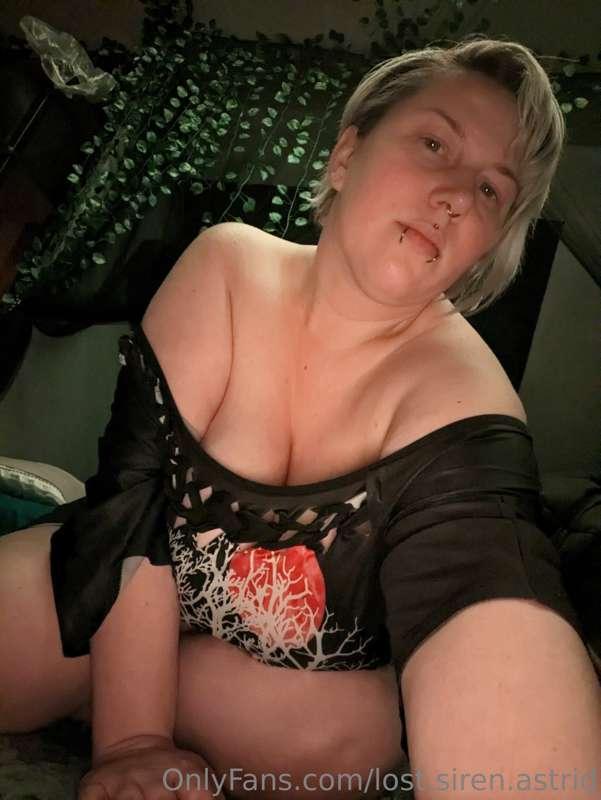 Who here likes dresses? 😏