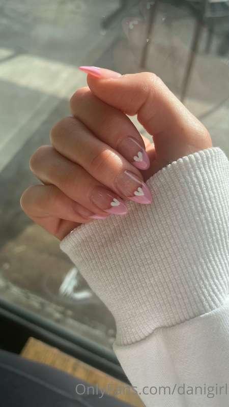 New manicure 💕💅🏼

What do you think? 🥰 Give me some ideas fo..