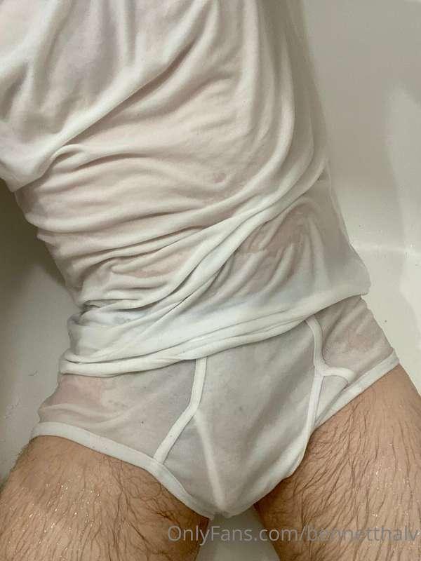 Happy Friday, everyone! I’m recovering from a stomach bug, s..