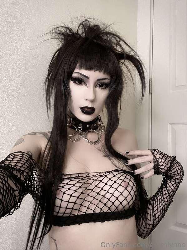 There is just something about fishnets that gets me going