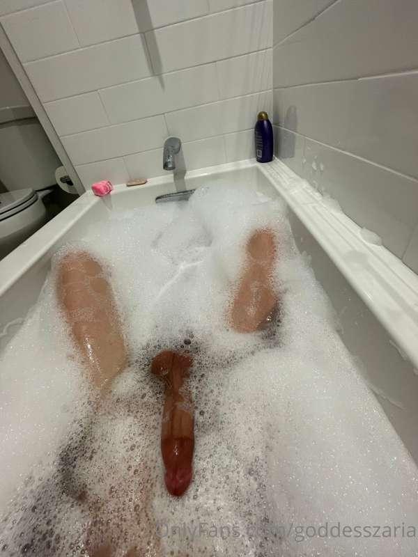 Imagine taking a bath with me☺️