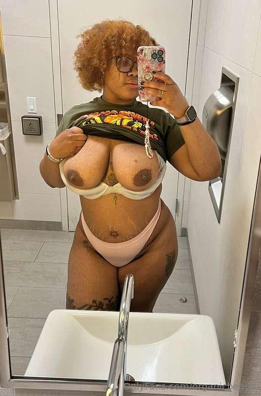 Somebody’s favorite titties 💙