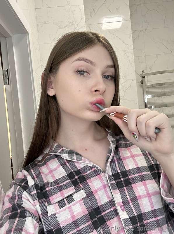 Ha ha ha, funny home photo with a toothbrush! 😄🪥 Adding laug..