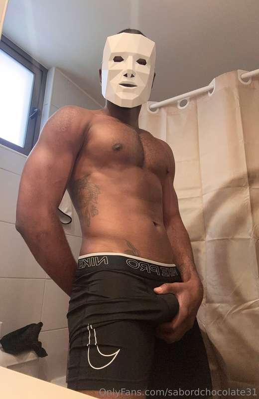 Te gustaría verme coger con esta máscara.?