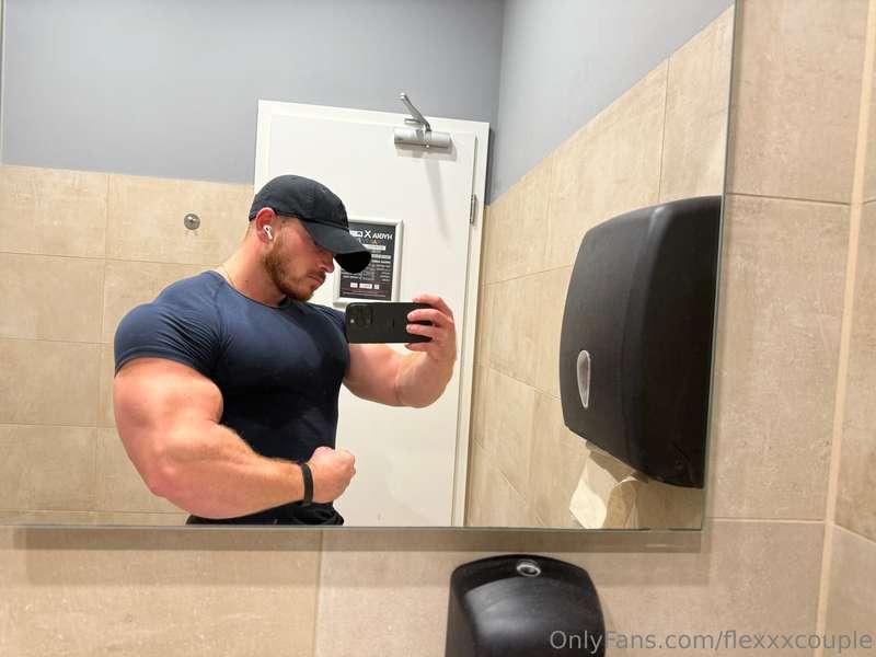 over 2000 videos and pics!! 7$ for 1 Month!! ....50% discoun..