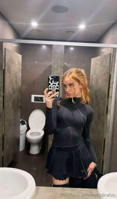 What do you guys think about hair on women ? DM me if that t..