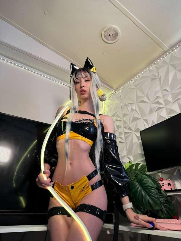 Cyber Kitty full HD nude set with toys :3 enjoy pics of this..