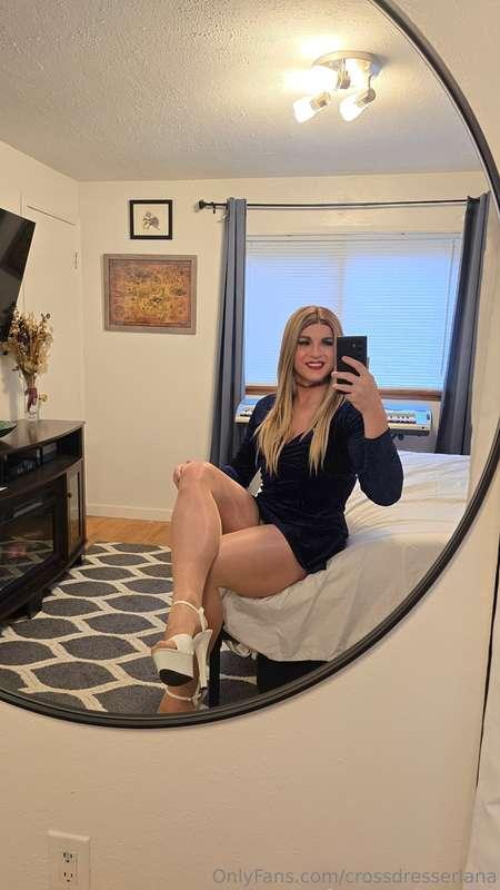 New photo gallery in sexy pantyhose and white 6 inch heels. ..