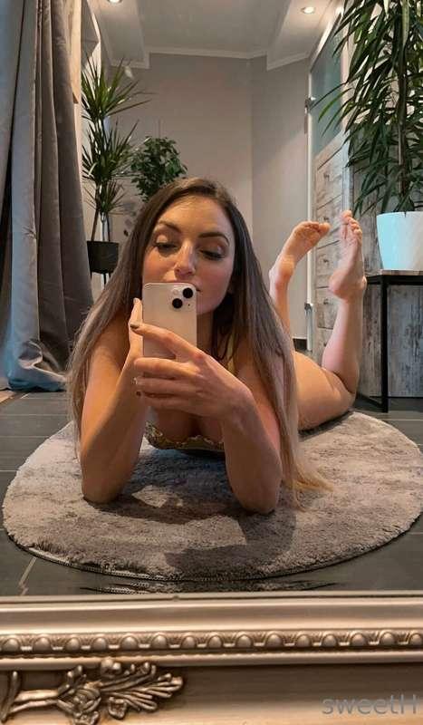 feet massage pleaaaaseeeee