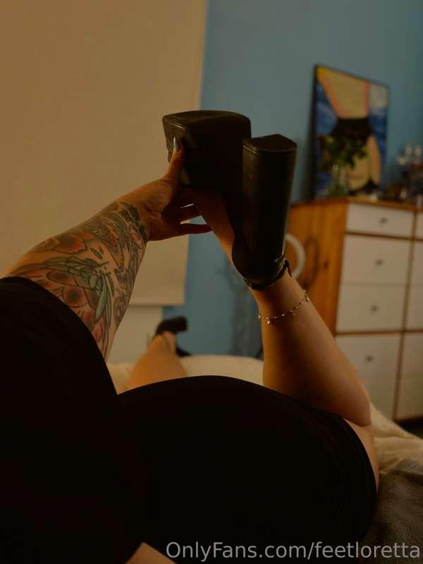 Who likes high heels? ✋🏻⚫️