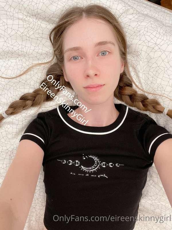 I want to show you what's under this T-shirt😈