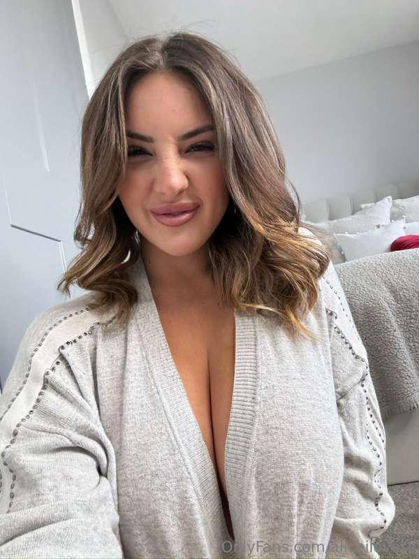 Quick break shooting some new content for you👀😈