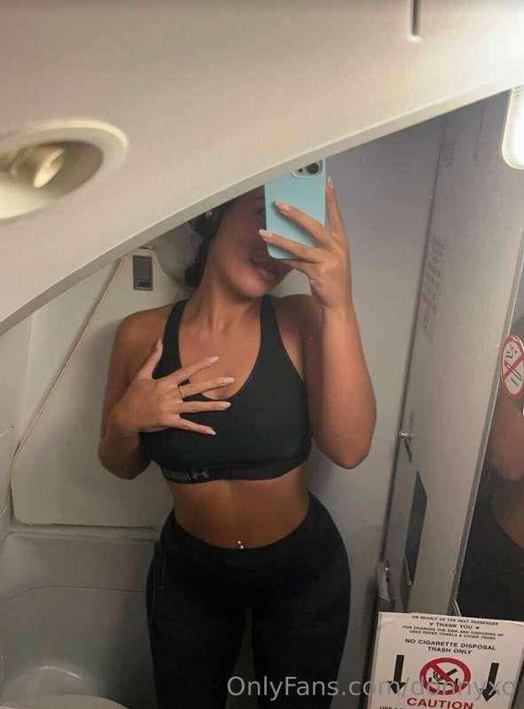 airplane bathrooms make me horny…can i show u how bad i'm be..