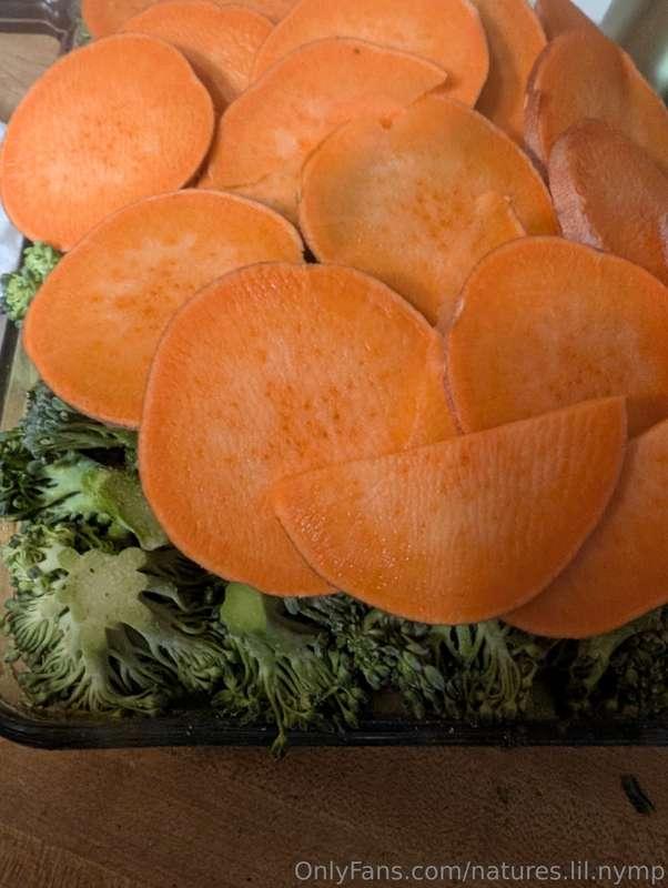 Meal prep MondaysI'm feeling pretty awful from a migraine th..