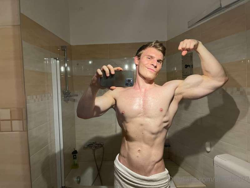 armzbro97 image #1