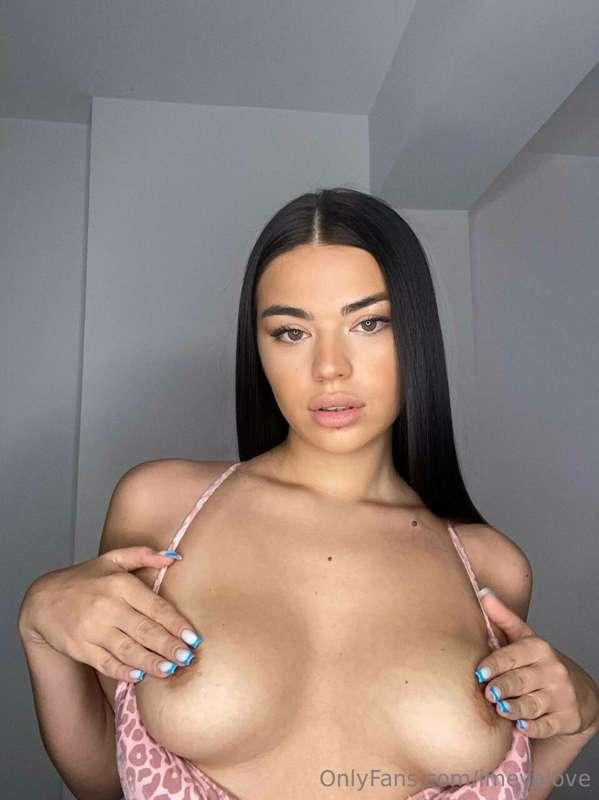 Your hands, on my body, please ? 😈