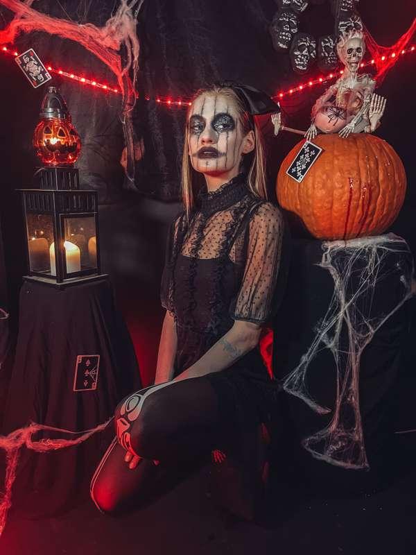 HAPPY HALLOWEEN!! 👻 Stay spooky! 😈