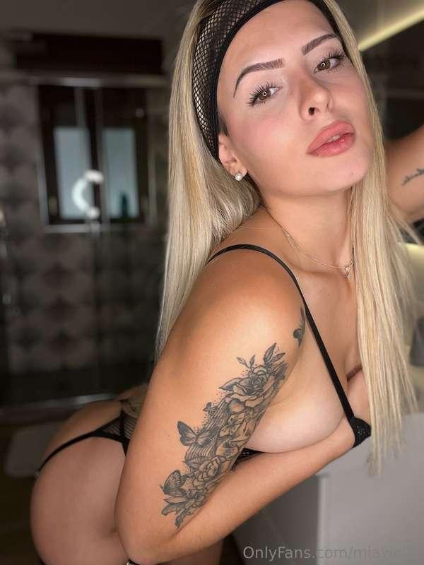 lose yourself in those beautiful eyes of mine🥵