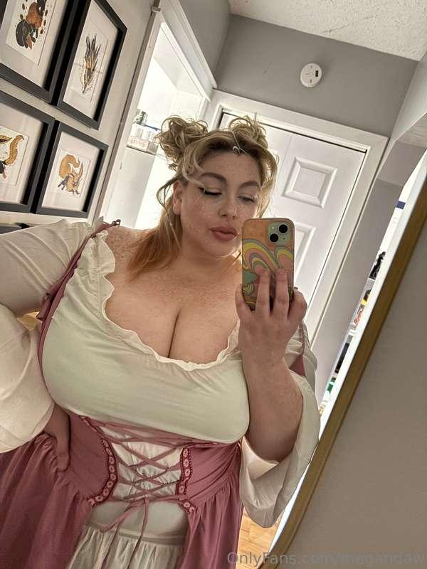 I look cute in my dress! Let's ruin it. 