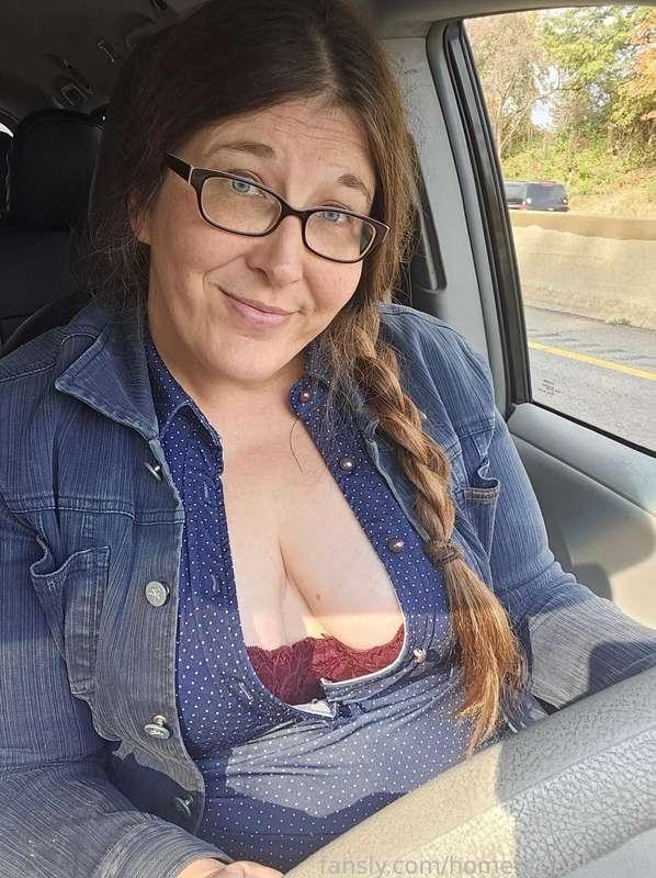 Out running errands, and this just won't stay buttoned.

#cleavage #car #driving #glasses #bra #braids #mom #ohio #milf