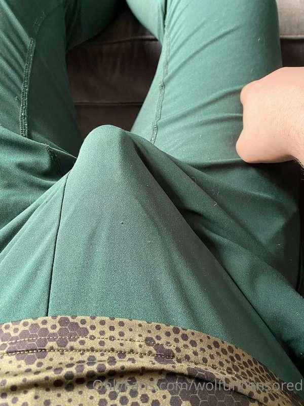 Imagine seeing me in the gym with these on 😈💦