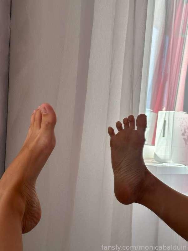 I love looking at my feet 😍 And you? 

#babyface #goddess #mistress #sporty #femdom #findom #feet #footfetish #footworship 